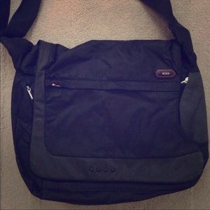 Tumi messenger bag - incl internal laptop sleeve